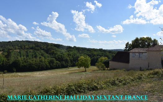 FARMHOUSE TO RESTORE ON 9000 M2 OF LAND