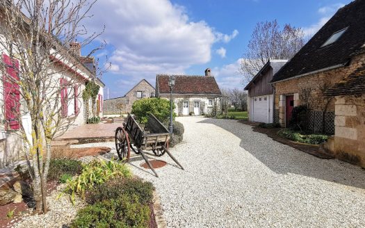 Authentic renovated farmhouse with guest house, workshop and outbuildings