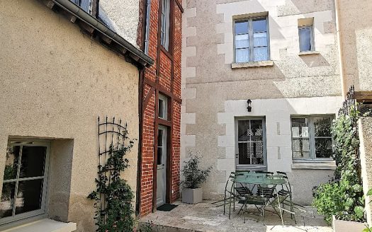 In the very center of Amboise, charming town house, completely renovated