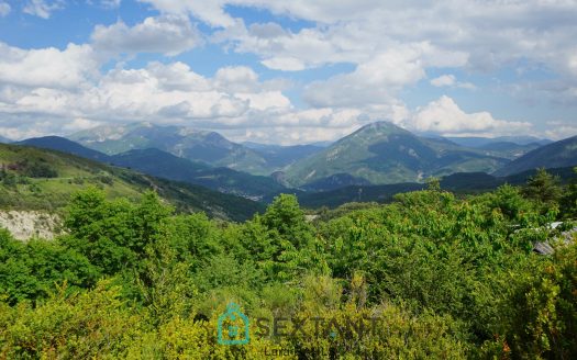 Castellane – 95 sqm house on 1800 sqm of land, 10 minutes from the village center, with panoramic view