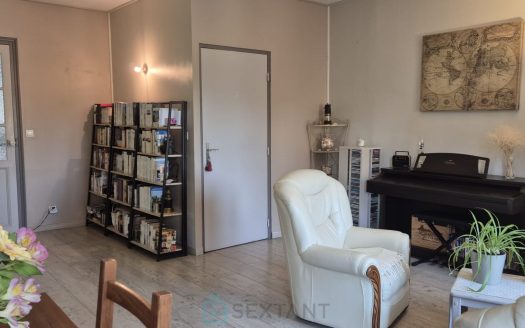 Very bright 2-bedroom apartment with garage – view of the Alberes