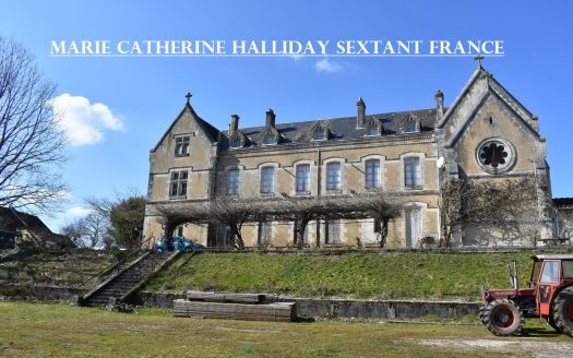 EXCEPTIONAL AND RARE CHATEAU CONVENT ON A LAND OF 3 HA