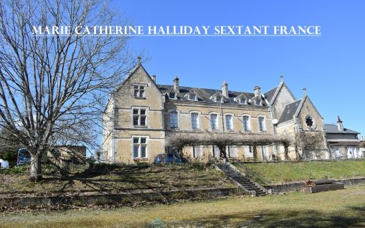 EXCEPTIONAL AND RARE CHATEAU CONVENT ON A LAND OF 3 HA