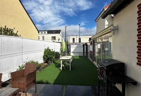 Characterful family home in flint, sought-after area of Sotteville lès Rouen
