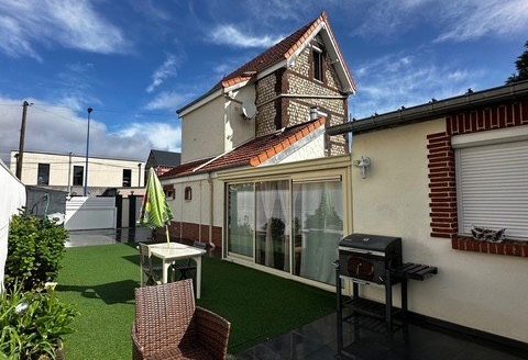Characterful family home in flint, sought-after area of Sotteville lès Rouen