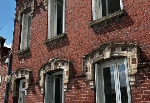 Charming brick town house semi-detached on both sides-Oissel town center