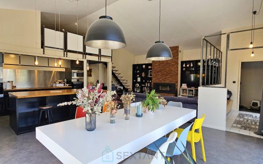 Pleasant house with a swimming pool located in a quiet area of Montignac.