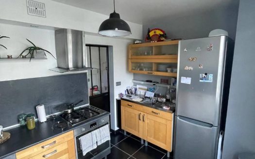Beautiful apartment of approximately 77sqm, tastefully renovated