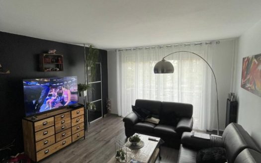 Beautiful apartment of approximately 77sqm, tastefully renovated