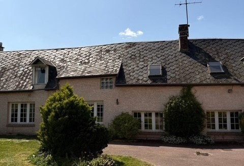 Beautiful semi-detached farmhouse on one side, approximately 120sqm of living space and plot of approximately 583sqm