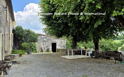 Stone farmhouse with land and outbuildings