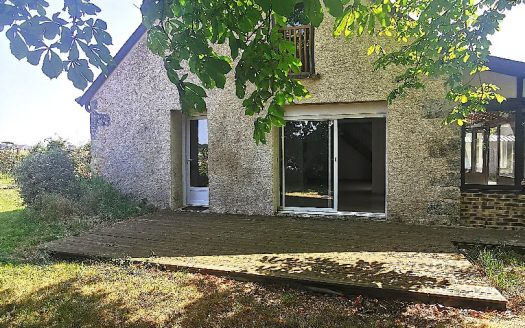 Farmhouse + cottage in the quiet countryside