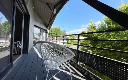 Architect-Designed Timber-Frame and Cladding House of 215sqm with Garden and Garage