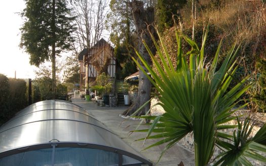 BEAUTIFUL BOURGEOIS RESIDENCE COMPLETELY RENOVATED WITH SWIMMING POOL