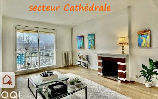 Beautiful one-bedroom apartment of 55 sqm view of the Seine.