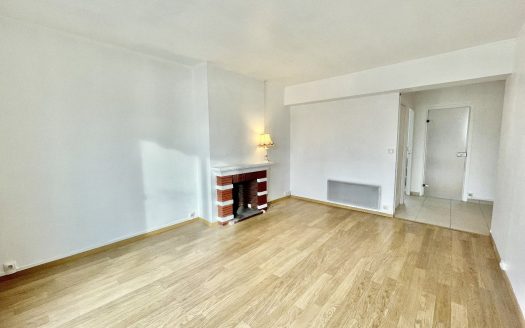 Beautiful one-bedroom apartment of 55 sqm view of the Seine.