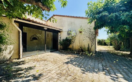 4 bedrooms villa near city center