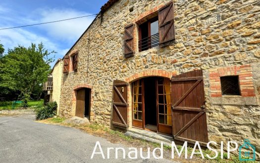 4-BED STONE HOUSE, LARGE ADJOINING GARAGE, GARDEN 356sqm CLOSE BY, VERDANT SETTING