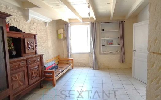 STONE TOWNHOUSE – 6 ROOMS – 120 M² – PRIVATE COURTYARD