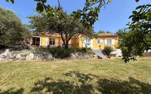 Charming house on a plot of over 8200sqm