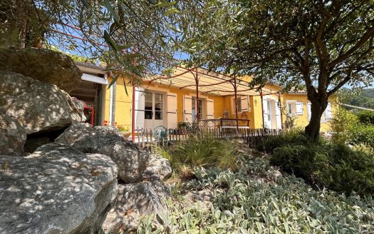 Charming house on a plot of over 8200sqm
