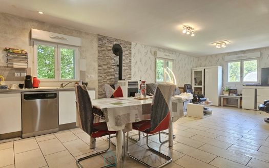 112 sqm single-story house in a quiet location in Vitrac on 1400 sqm of land.