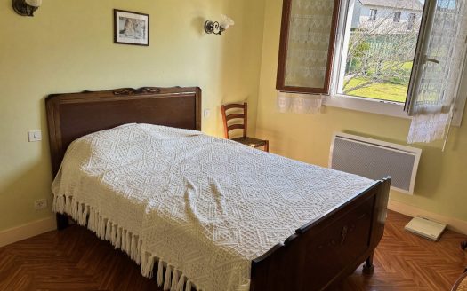 Detached house with 2 bedrooms, Garage with garden 648 sqm