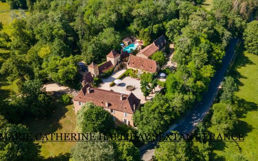 SPECTACULAR CHARTREUSE AND ITS THREE BEAUTIFUL HOUSES!