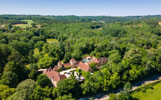 SPECTACULAR CHARTREUSE AND ITS THREE BEAUTIFUL HOUSES!