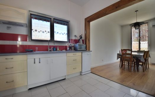 Bergerac city, 2 tiny houses and pool on a lovely plot