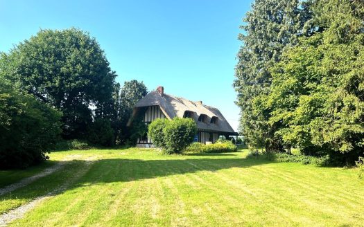 Beautiful 135sqm thatched cottage