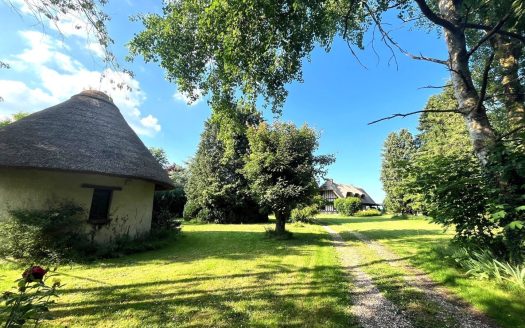 Beautiful 135sqm thatched cottage