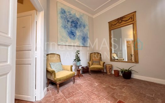 IMPOSING MAISON BOURGEOISE COMPRISING 3 APARTMENTS, FURTHER DEVELOPMENT POTENTIAL, QUILLAN CENTRE