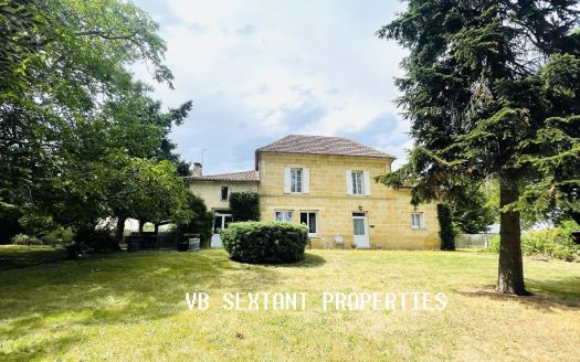 15 minutes from Saint-Emilion, beautiful stone house with terrace and garage in a magnificent wooded park, decorated with a pond