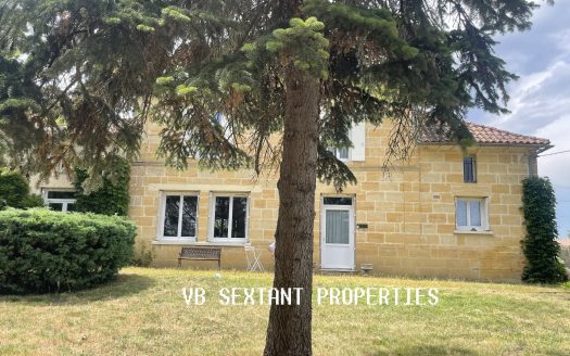 15 minutes from Saint-Emilion, beautiful stone house with terrace and garage in a magnificent wooded park, decorated with a pond