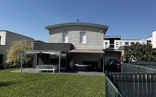 Architect-designed house – Grand-Quevilly – Popular area