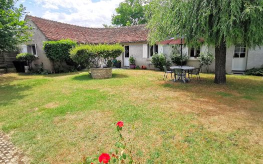 Character real estate complex: farmhouse, gite, barn and outbuildings