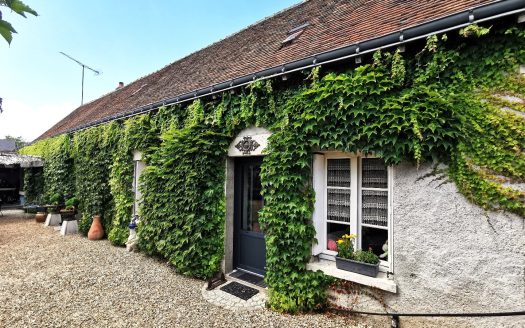 Character real estate complex: farmhouse, gite, barn and outbuildings