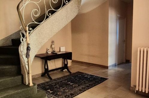 FAMILY HOME WITH GREAT POTENTIAL.
