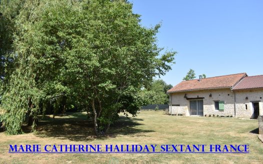 CHARMING PROPERTY WITH DIRECT RIVER ACCESS NEAR PERIGUEUX