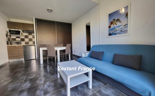 VILLA T2 35 M². FURNISHED. TERRACE. CAR PARK.
