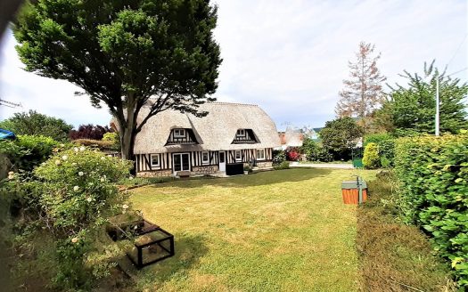 NEAR BROTONNE BRIDGE BEAUTIFUL THATCHED HOUSE