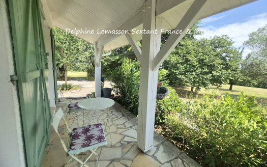 Charming single-storey house with landscaped garden and garage, 5kms from Duras