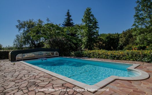 Superb Périgourdine house in absolute calm, without neighbors, with swimming pool and charming garden