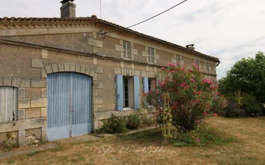 AUTHENTIC CHARENTAISE LONGERE WITH OUTBUILDINGS, LARGE LAND AND OPTIONAL BUILDING LAND