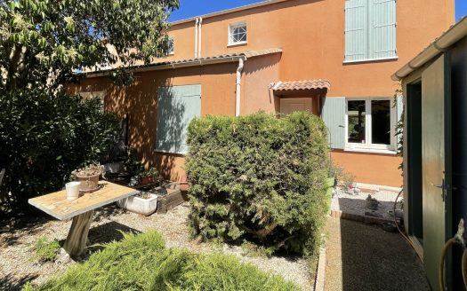 SOUTH OF FRANCE – PROVENCE – ISTRES – Charming Family Home (4-Bed) – Terrace, Garden, Pool, and Direct Park Access – 98 sqm on 257 sqm Plot