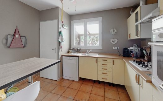 SOUTH OF FRANCE – PROVENCE – ISTRES – Charming Family Home (4-Bed) – Terrace, Garden, Pool, and Direct Park Access – 98 sqm on 257 sqm Plot