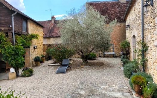 PERIGORD NOIR : THE CHARM OF STONE, THE QUALITY OF A CAREFUL RENOVATION !