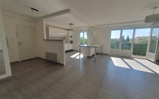 For sale 4-room apartment of 116sqm  with two parking spaces