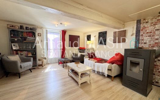 2/3BED VILLAGE HOUSE WITH SPLIT-LEVEL GARDEN